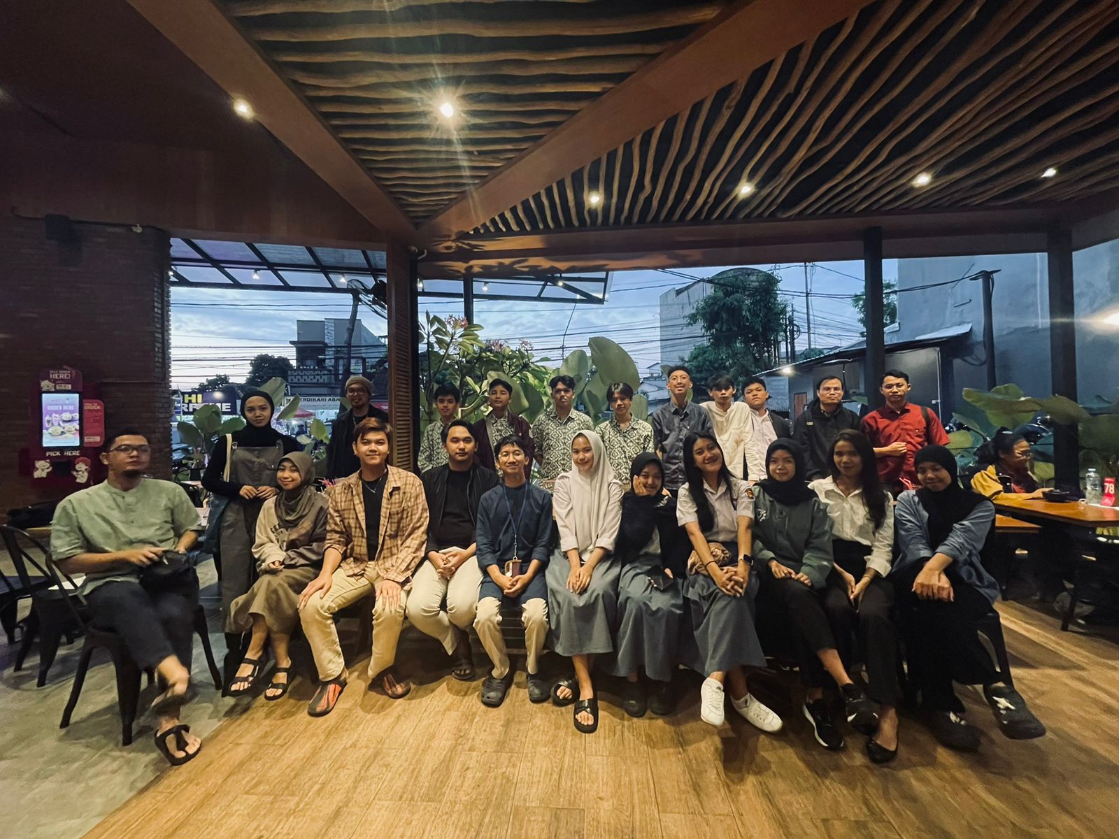 Acara makan bersama sekaligus perpisahan untuk salah satu anak PKL di Wizzmie